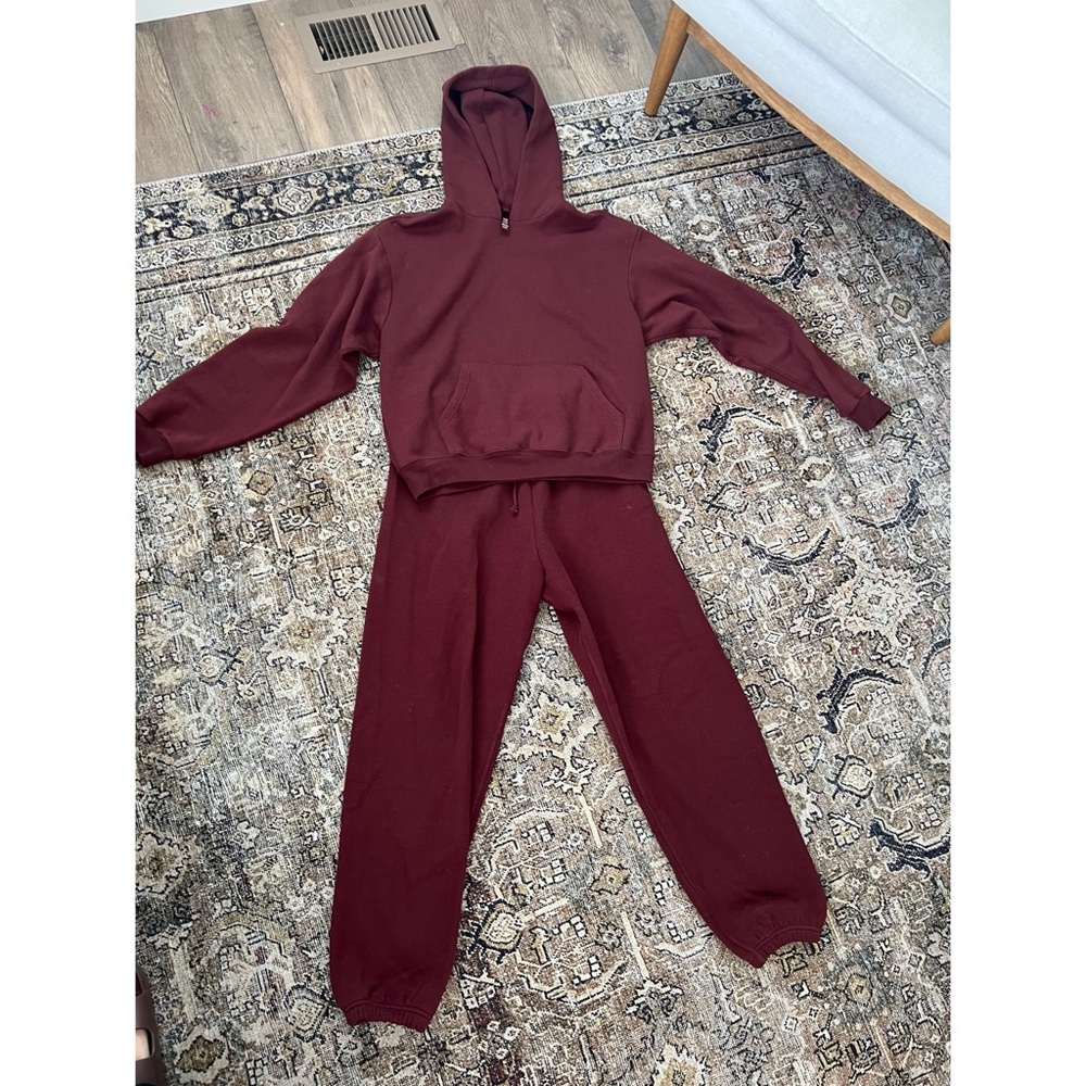 Burgundy Hoodie and Sweatpants Set skims sweat set! Perfect condition